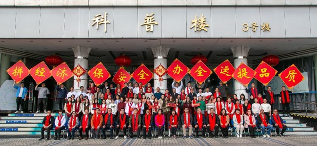 言语间流露